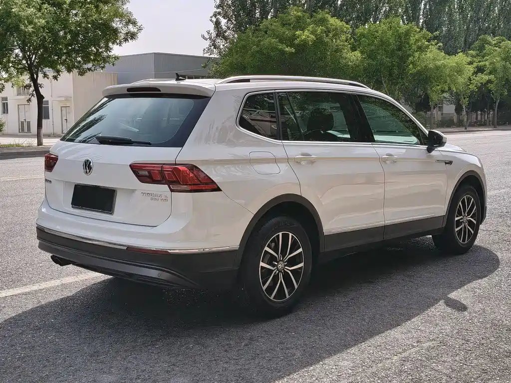 Volkswagen Tiguan L 2017 — фото 9