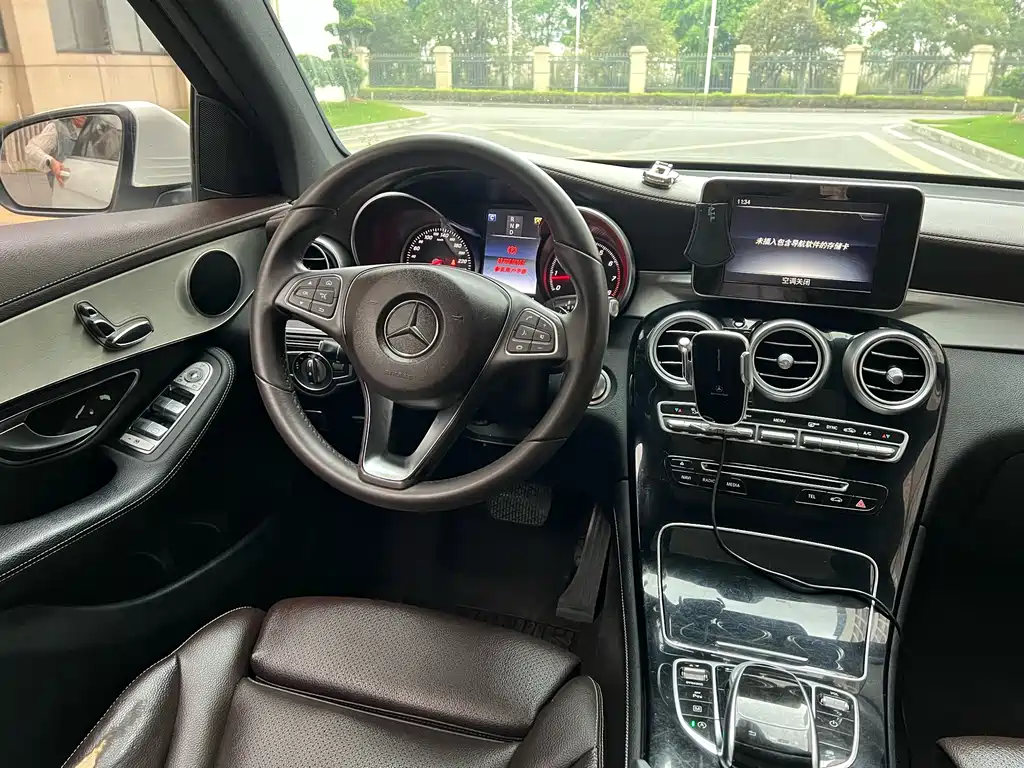 Mercedes-Benz GLC 2017 — фото 13