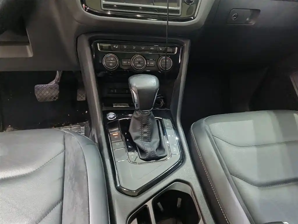 Volkswagen Tiguan L 2018 — фото 14