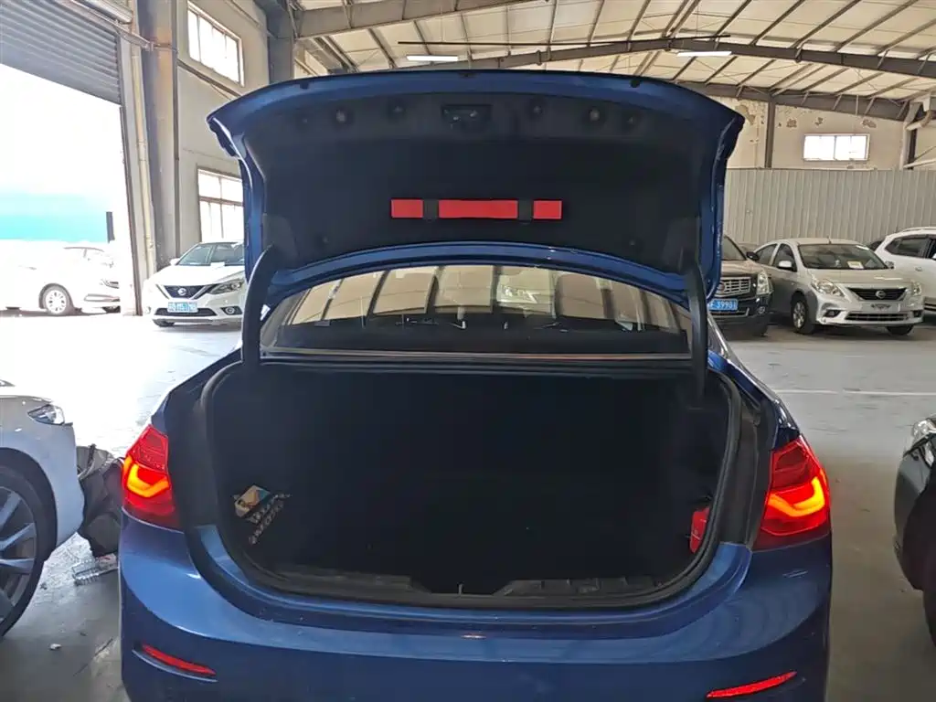 BMW 1 Series 2018 — фото 19