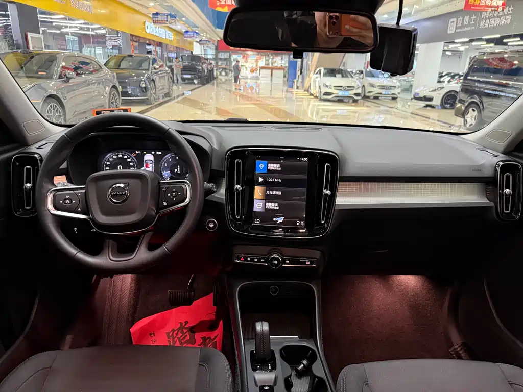 Volvo XC40 2022 — фото 10