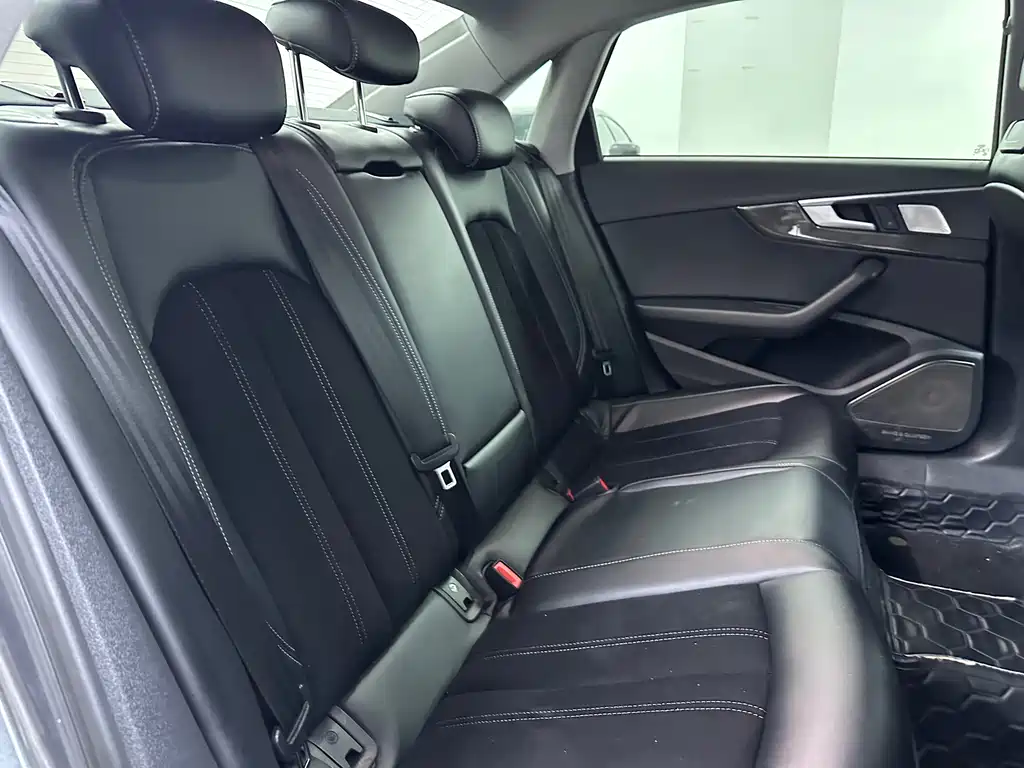 Audi A4L 2020 — фото 13
