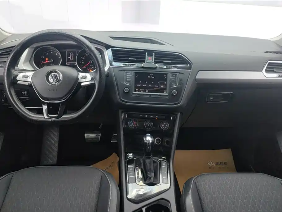 Volkswagen Tiguan L 2017 — фото 12