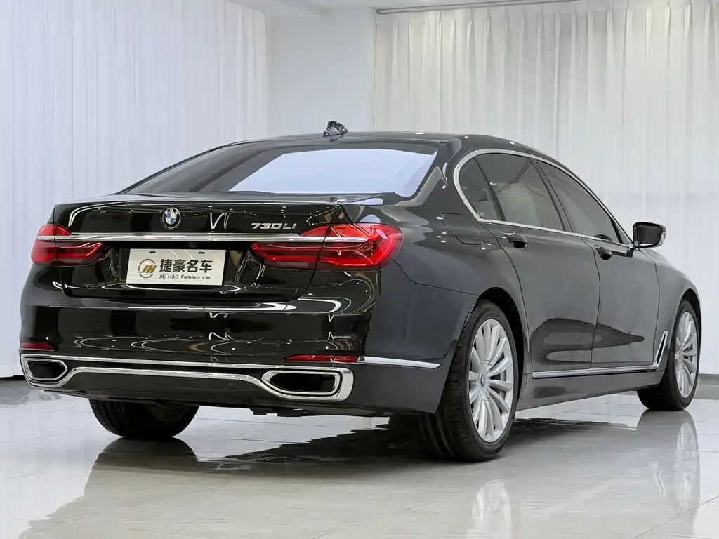 BMW 7 Series 2018 — фото 11