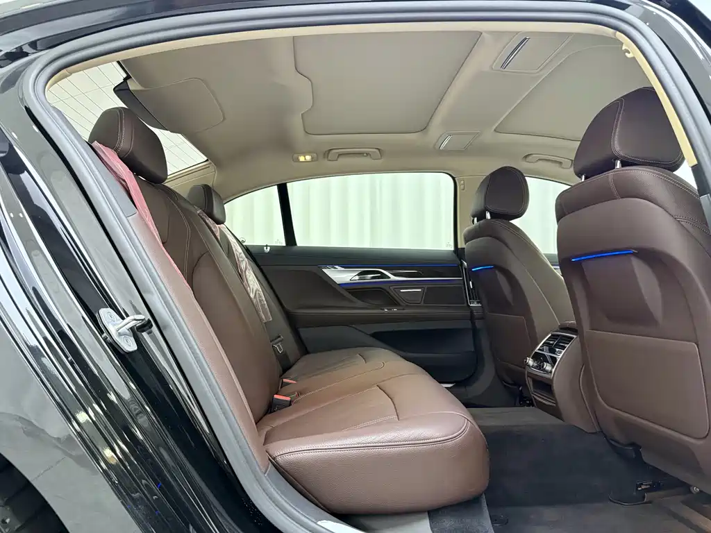 BMW 7 Series 2018 — фото 10