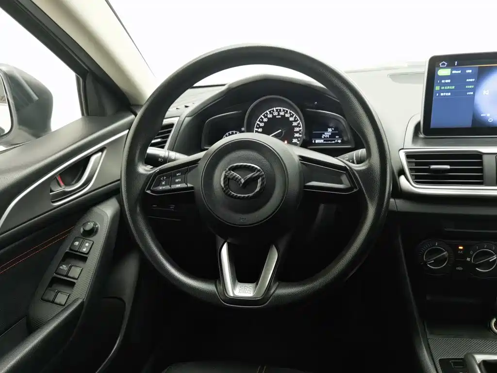 Mazda 3 Axela 2017 — фото 11