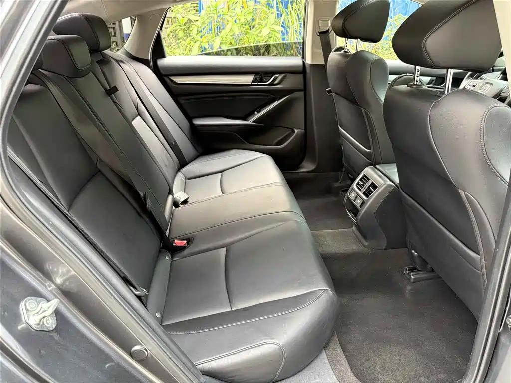 Honda Accord 2022 — фото 15