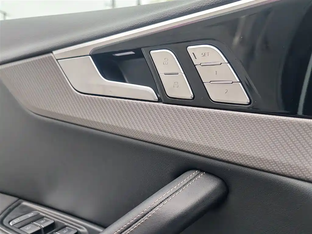 Audi A4L 2024 — фото 4