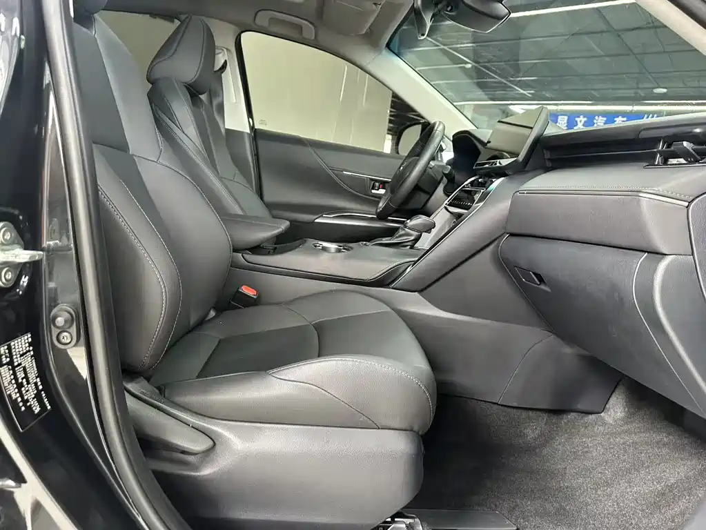 Toyota Venza 2023 — фото 11