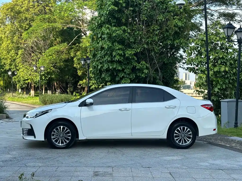 Toyota Corolla 2017 — фото 13