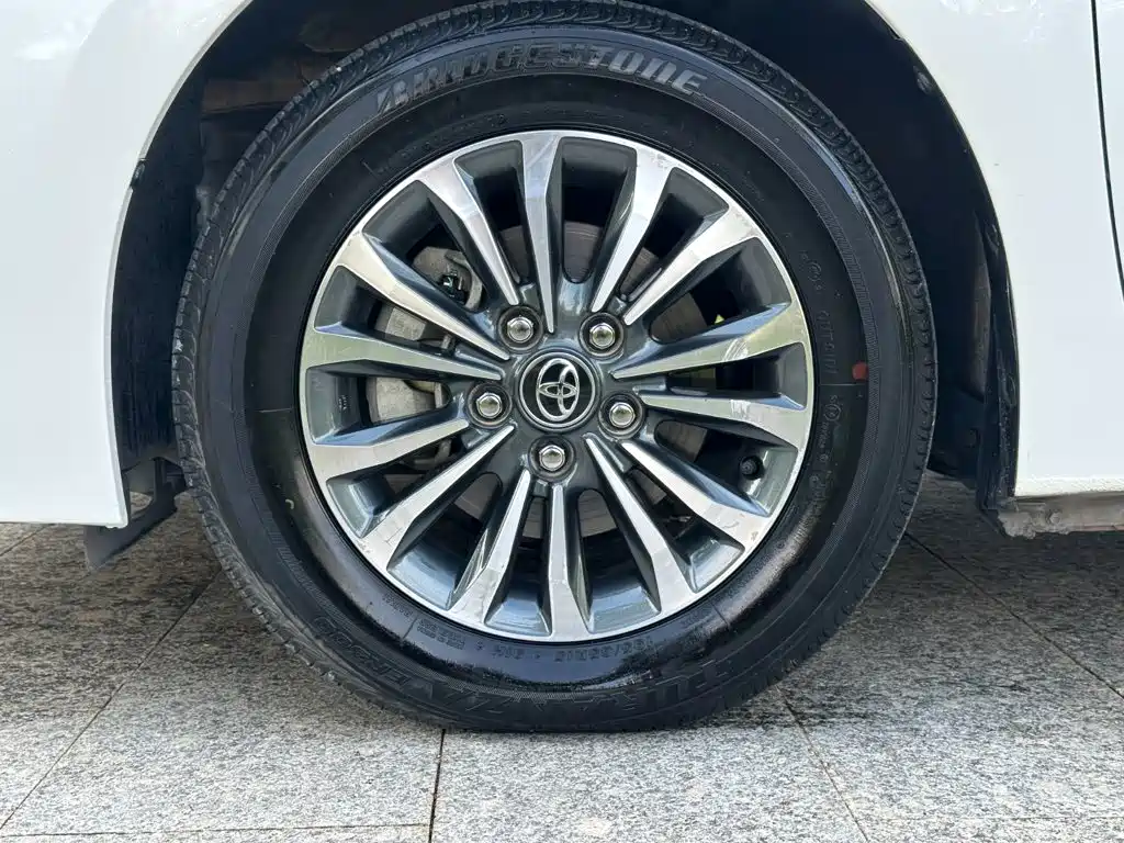 Toyota Corolla 2017 — фото 19