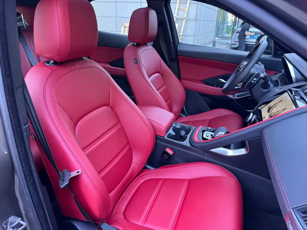Jaguar E-PACE 2025 — фото 19