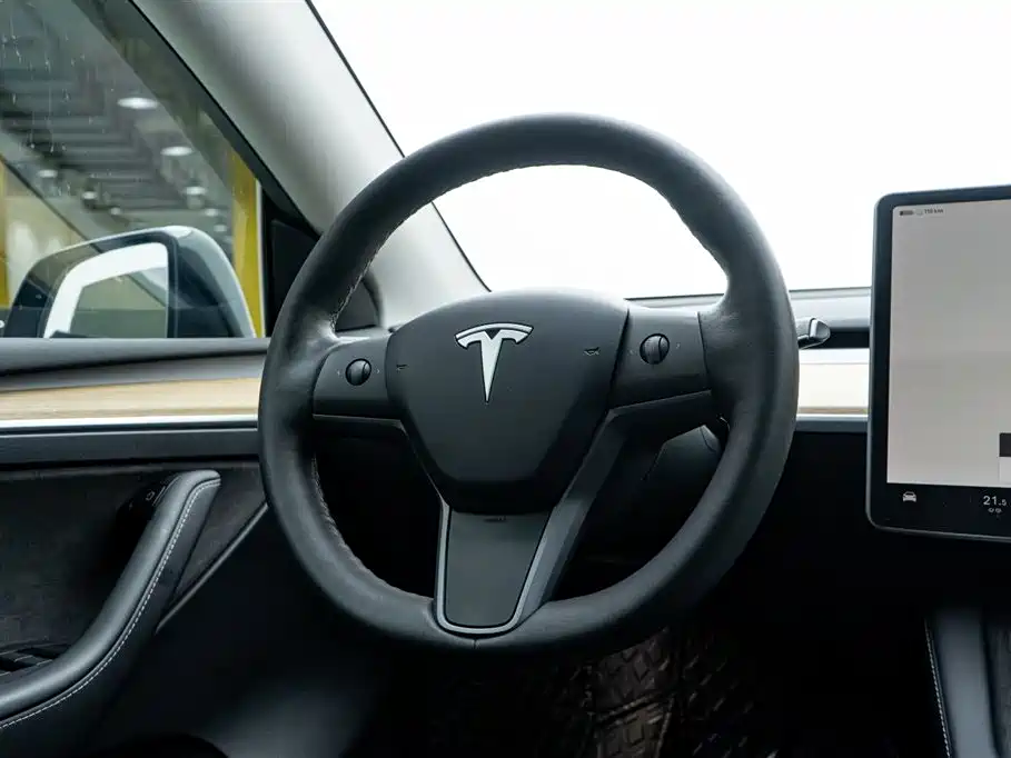Tesla Model Y 2022 — фото 17