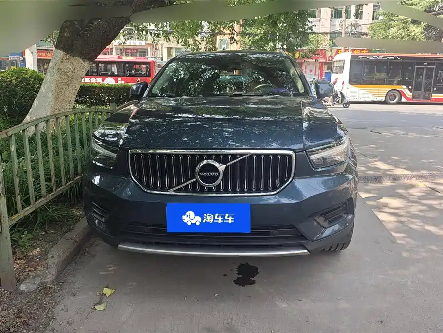 Volvo XC40 2021 — фото 2