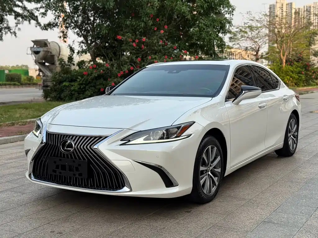 Lexus ES 2019 — фото 2
