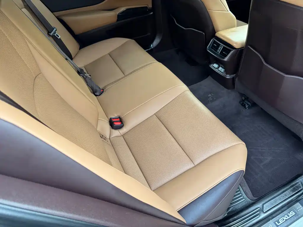 Lexus ES 2019 — фото 10