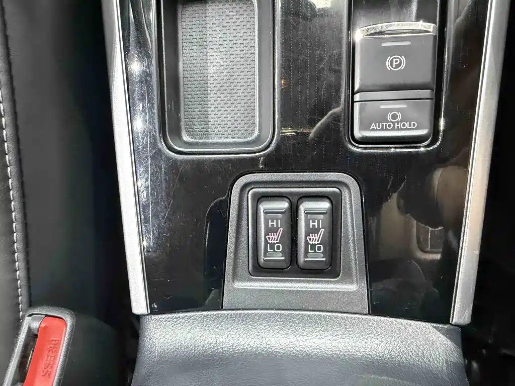 Mitsubishi Outlander 2023 — фото 19