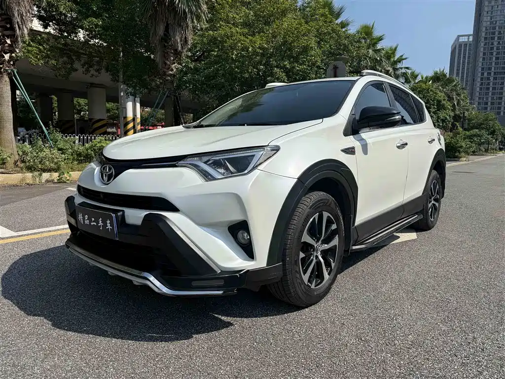 Toyota RAV4 2018 — фото 1