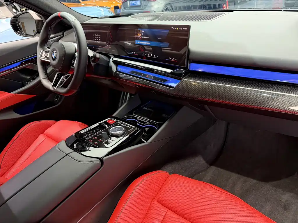 BMW M5 New Energy 2025 — фото 11
