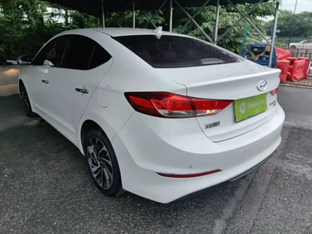 Hyundai Elantra 2020 — фото 5