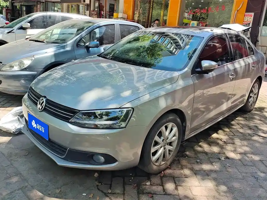 Volkswagen Sagitar 2013