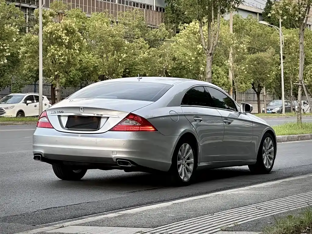 Mercedes-Benz CLS 2010 — фото 5