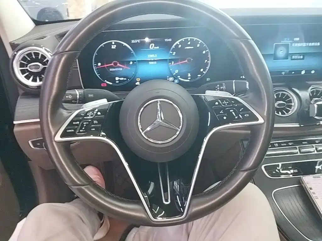 Mercedes-Benz E-Class 2022 — фото 11