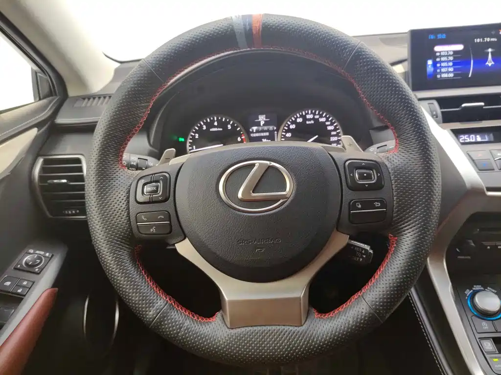 Lexus NX 2017 — фото 14