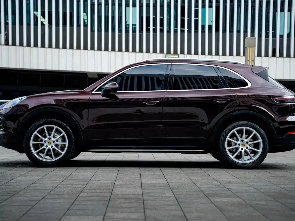 Porsche Cayenne 2017 — фото 21