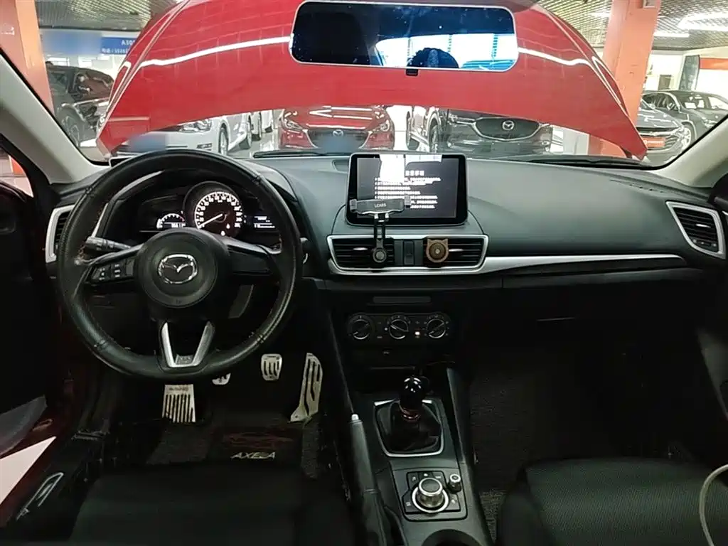 Mazda 3 Axela 2019 — фото 10