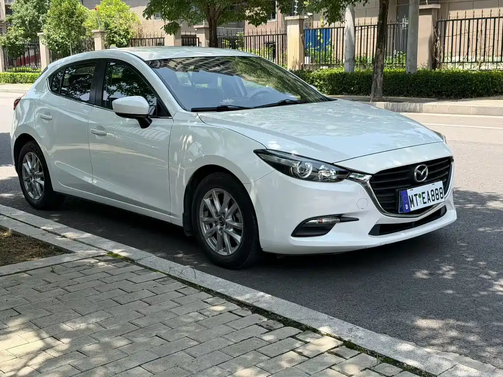 Mazda 3 Axela 2017 — фото 1