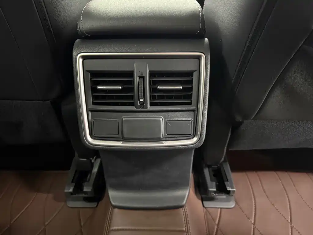 Subaru Forester 2022 — фото 13