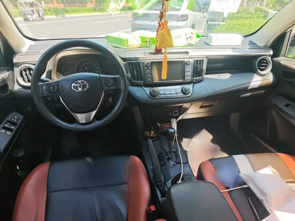 Toyota RAV4 2016 — фото 13