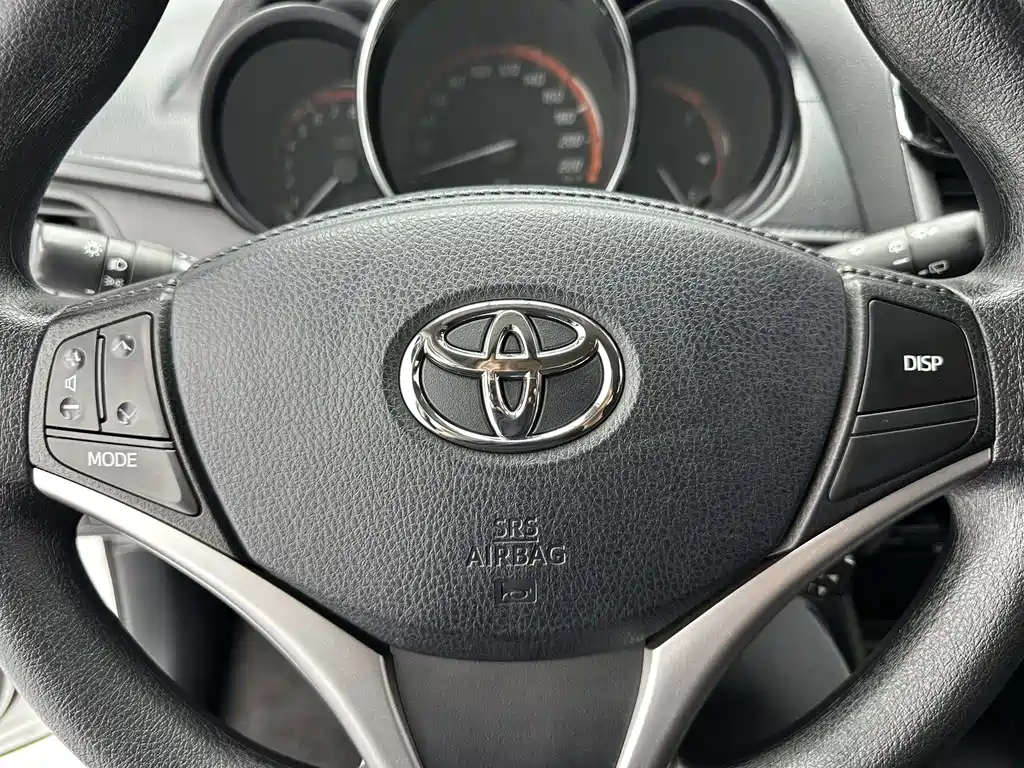 Toyota Yaris L 2022 — фото 12