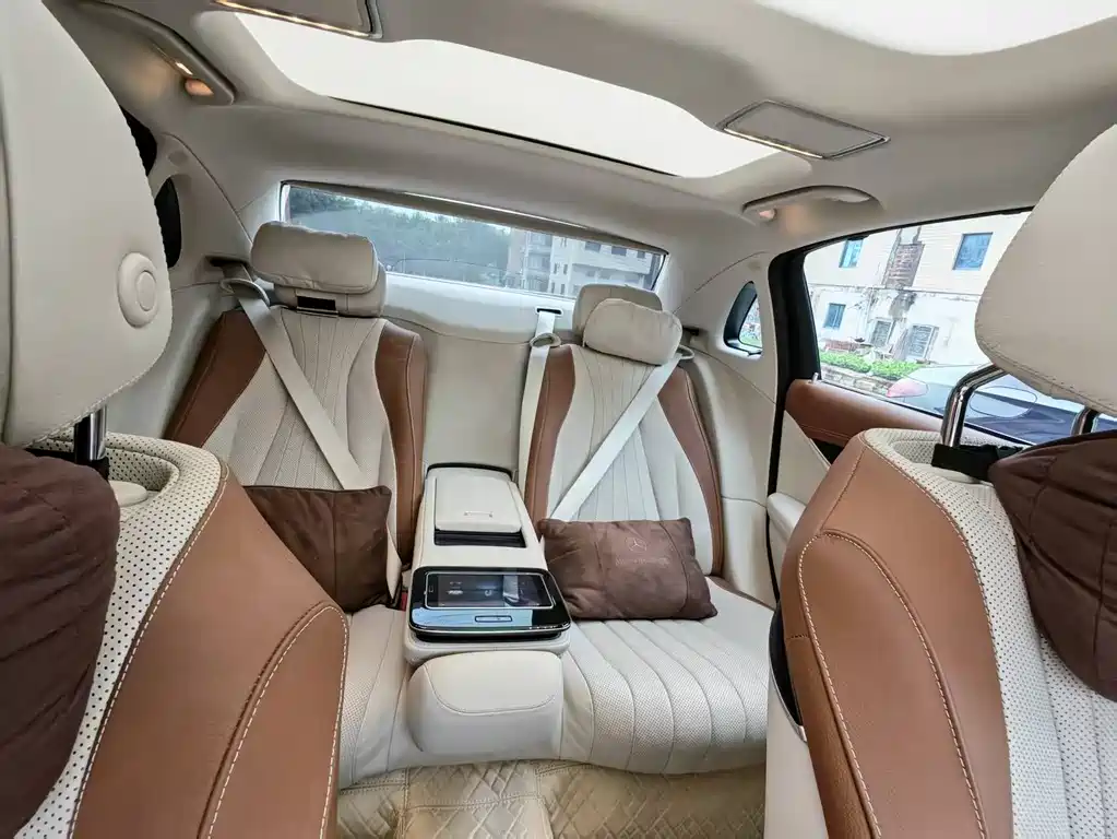 Mercedes-Benz E-Class 2025 — фото 3