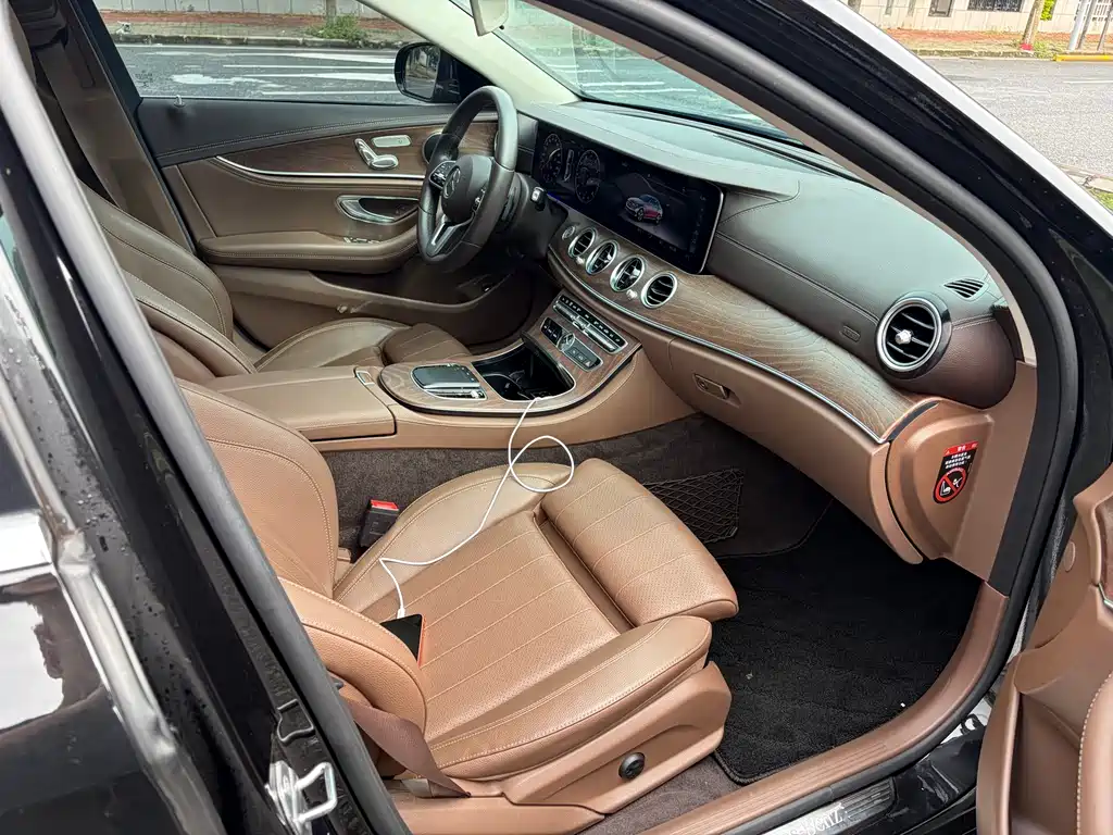 Mercedes-Benz E-Class 2019 — фото 12