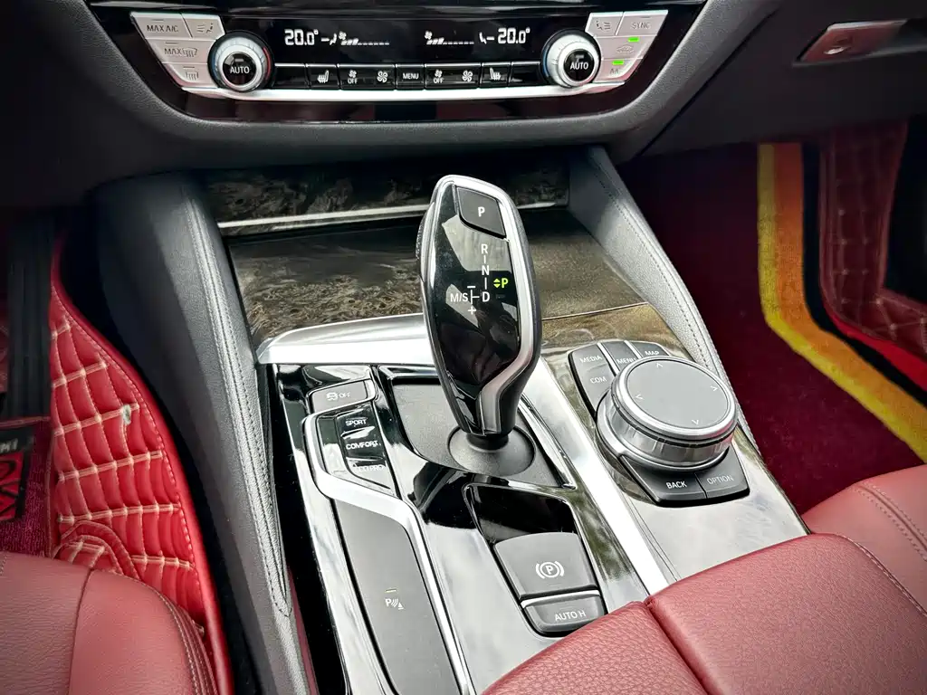BMW 5 Series 2020 — фото 16