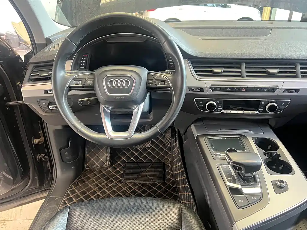 Audi Q7 2018 — фото 10