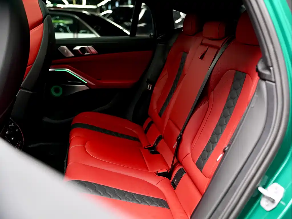 BMW X6 M 2023 — фото 12