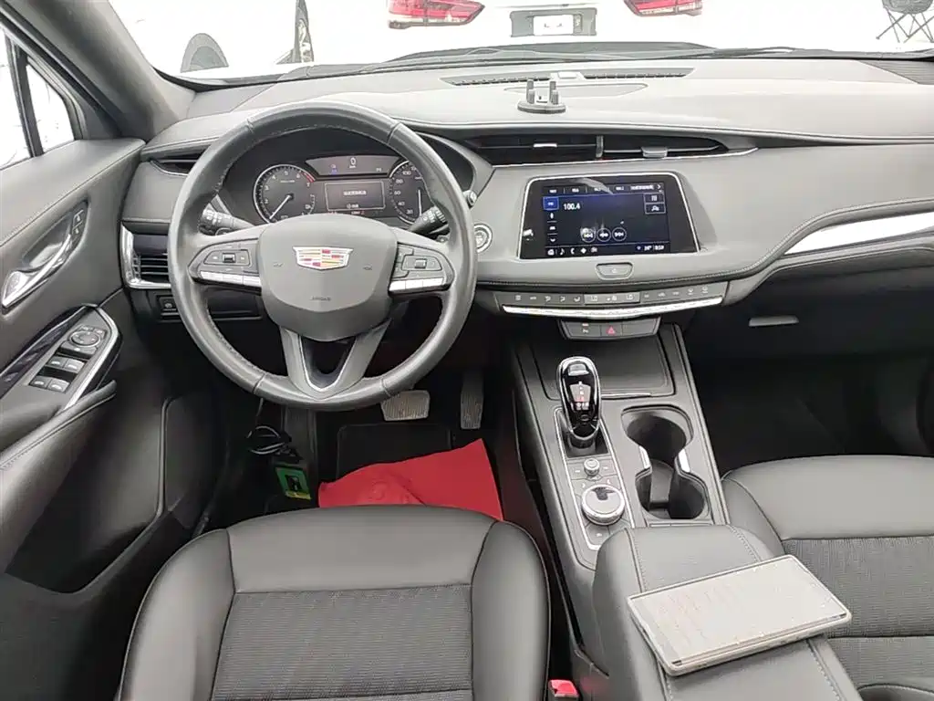 Cadillac XT4 2023 — фото 10