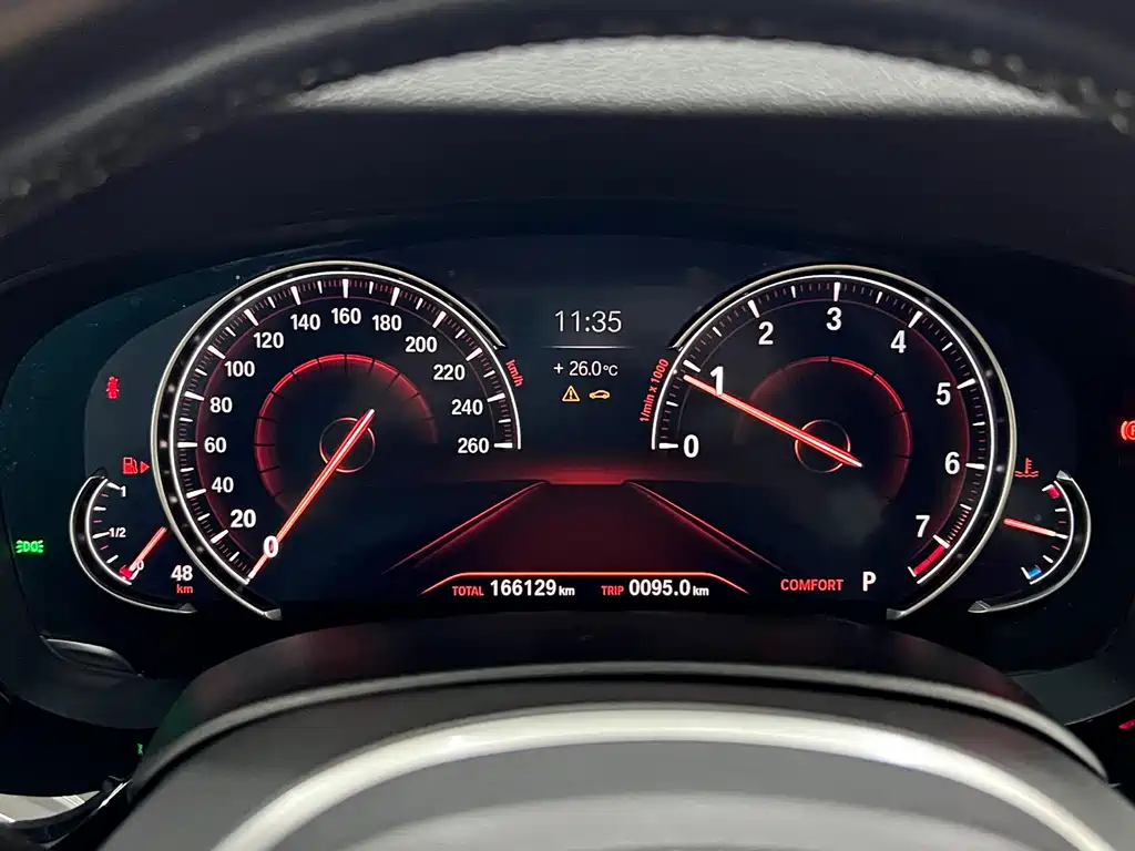 BMW 5 Series 2018 — фото 17