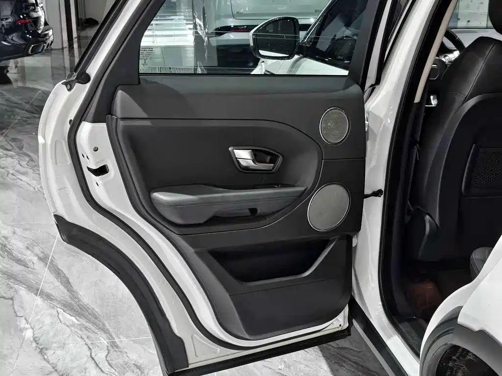 Land Rover Evoque 2015 — фото 20