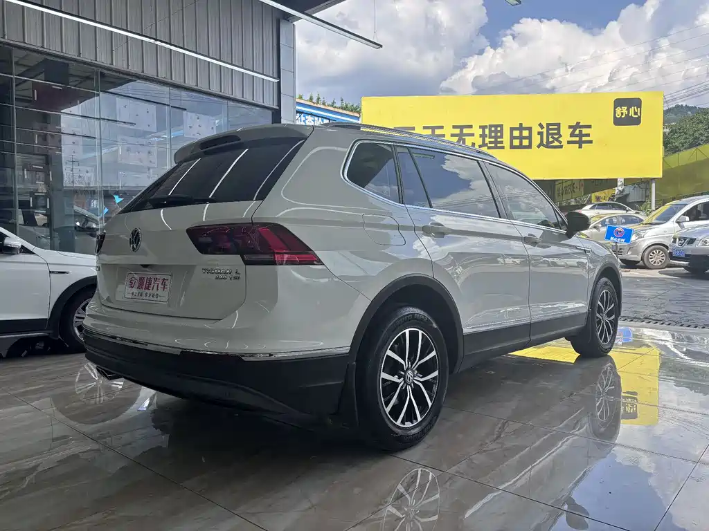 Volkswagen Tiguan L 2018 — фото 12