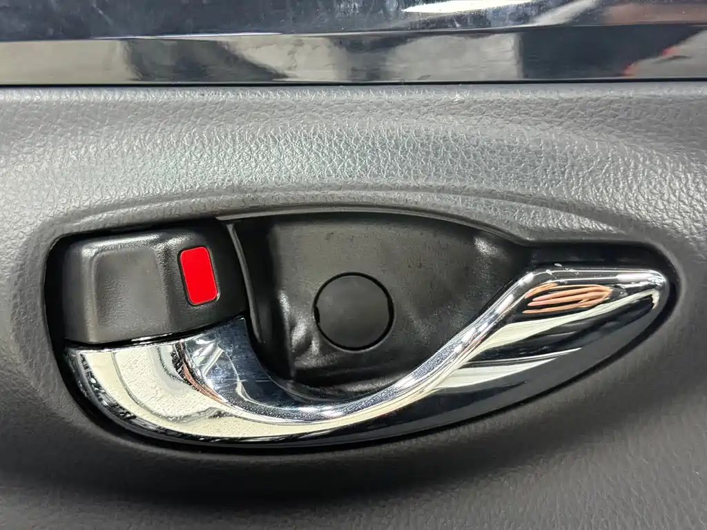 Toyota Yaris L 2023 — фото 15