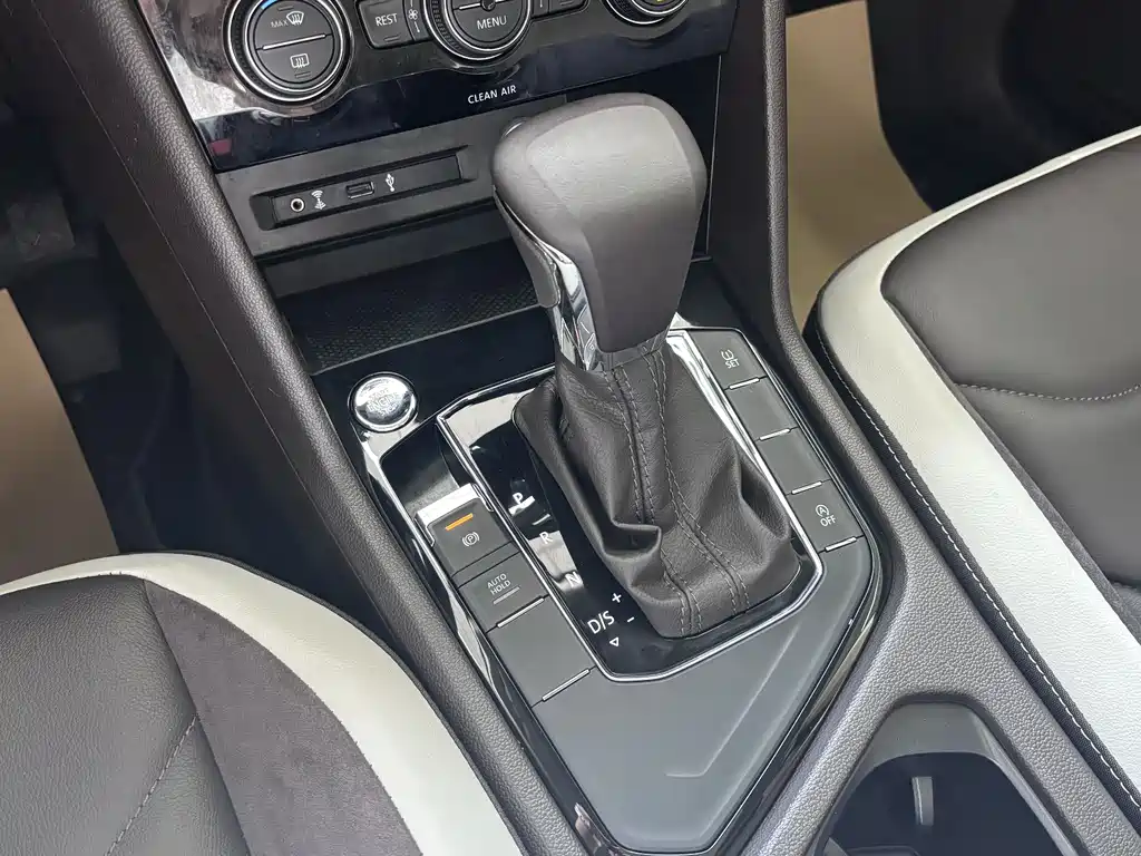 Volkswagen Tiguan L 2018 — фото 16