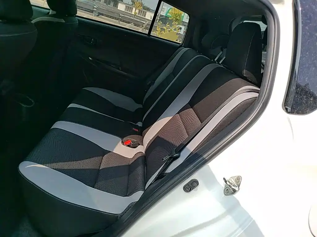 Toyota Yaris L 2020 — фото 17