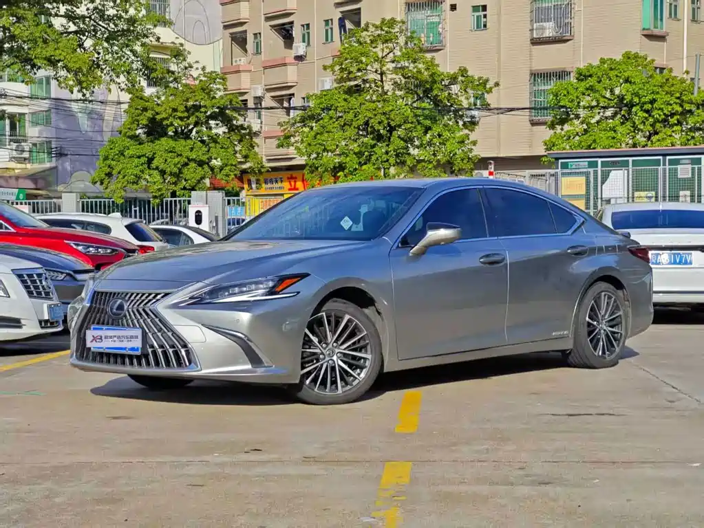 Lexus ES 2022 — фото 1