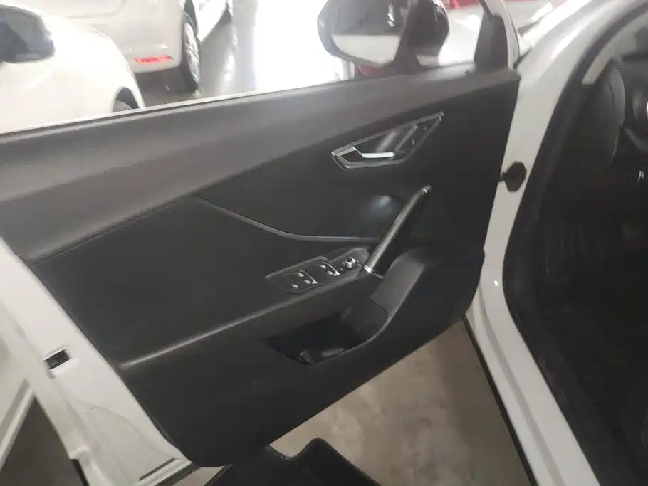 Audi Q2L 2019