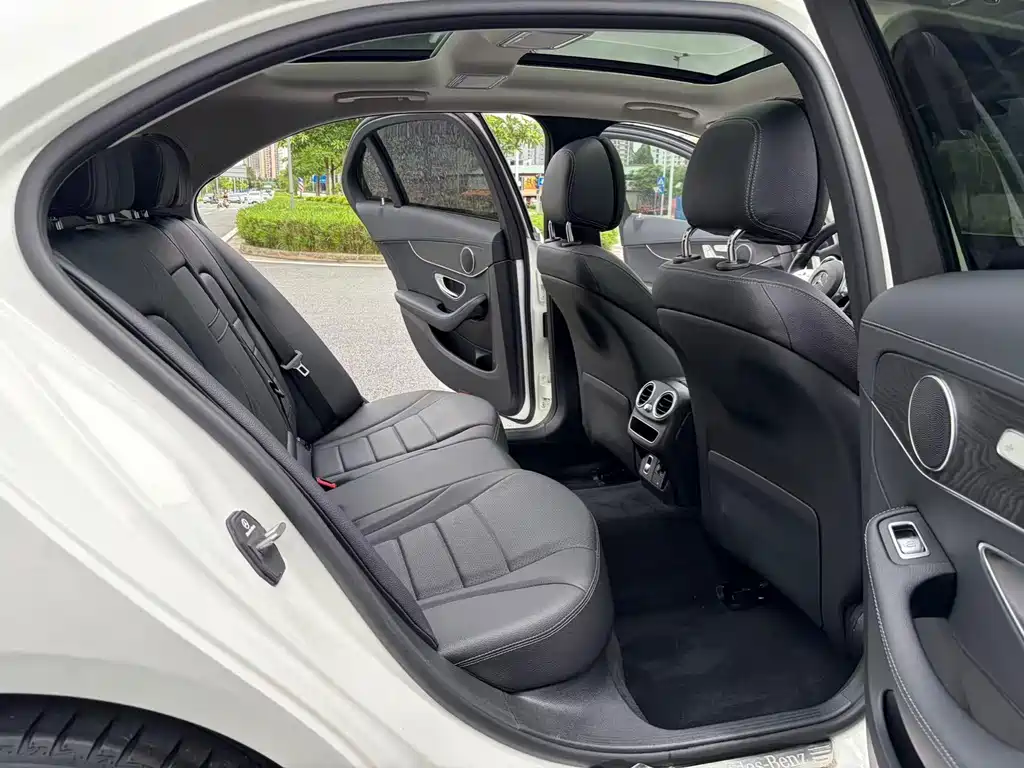 Mercedes-Benz C-Class 2022 — фото 11