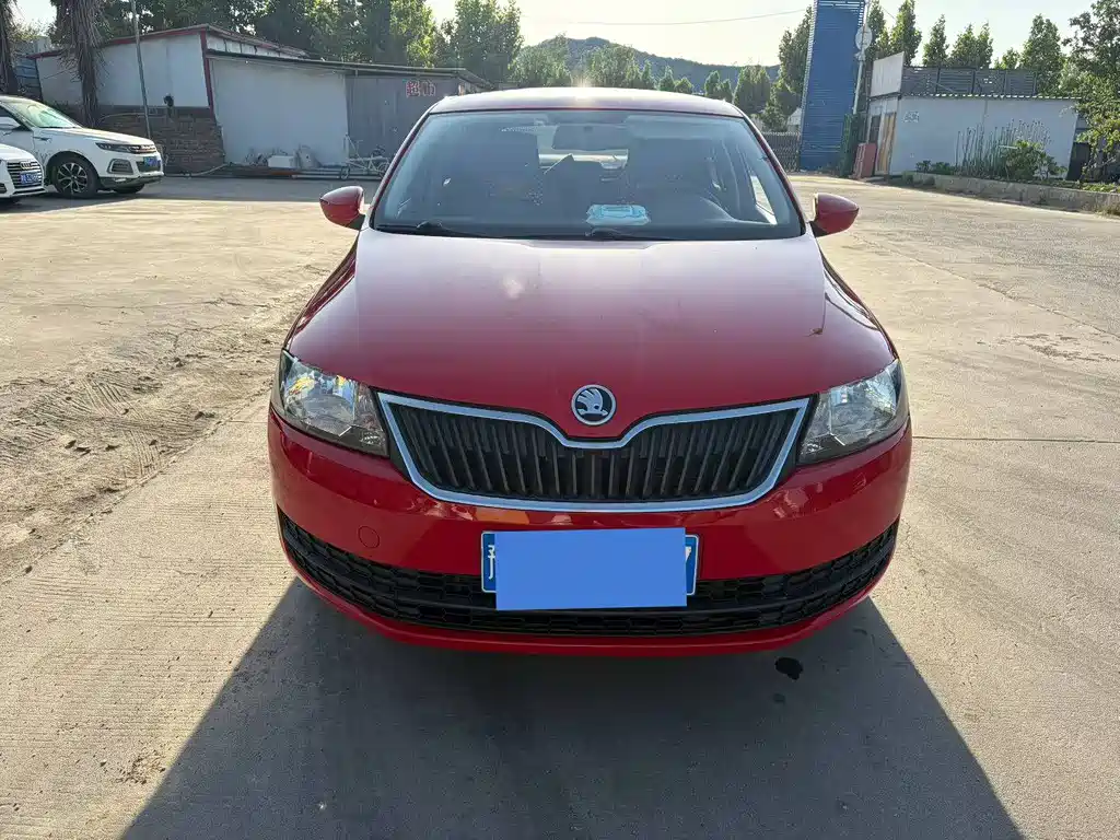 Skoda Rapid Spaceback 2016 — фото 2